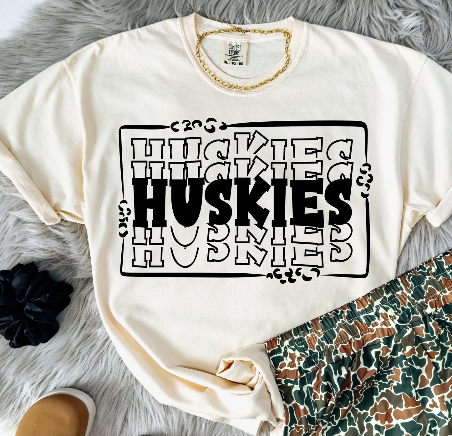 STACKED MASCOTS Huskies