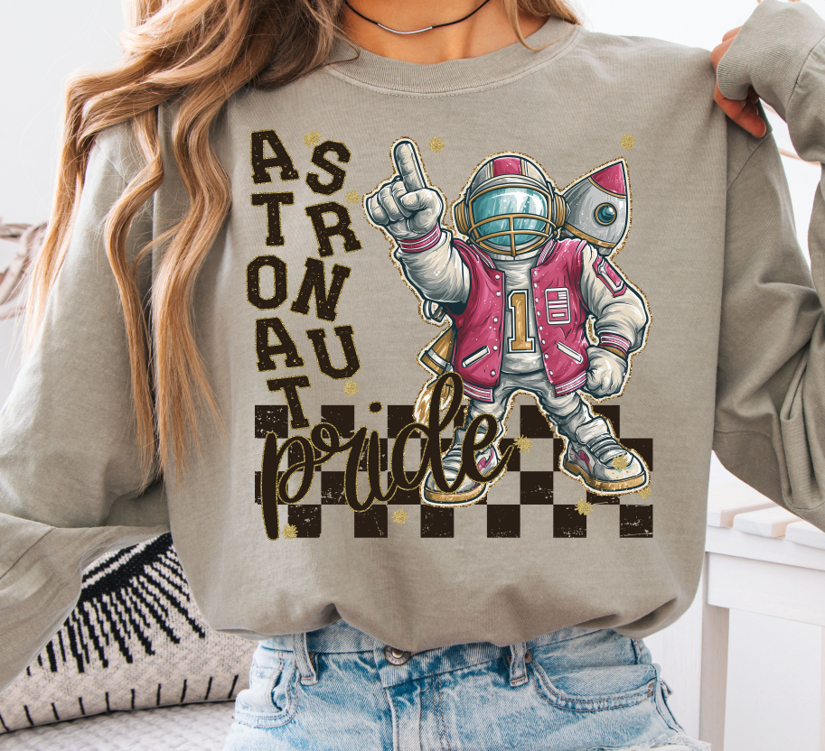 GRUNGE MASCOTS ASTRONAUT